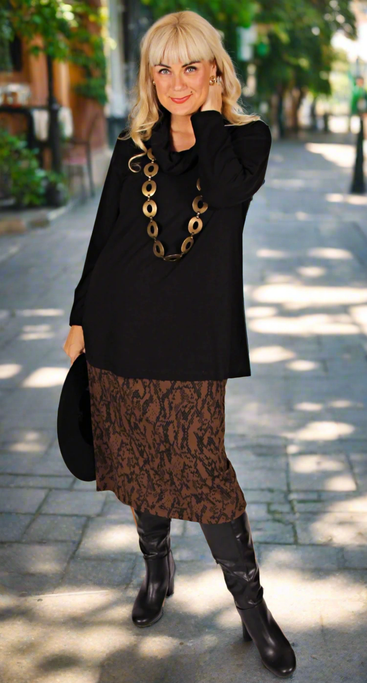 Pull-On Ponti Skirt Black on Chocolate