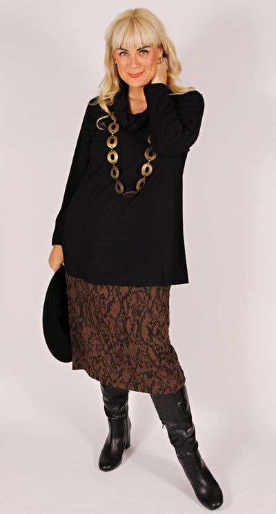 Pull-On Ponti Skirt Black on Chocolate