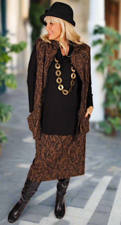 Pull-On Ponti Skirt Black on Chocolate