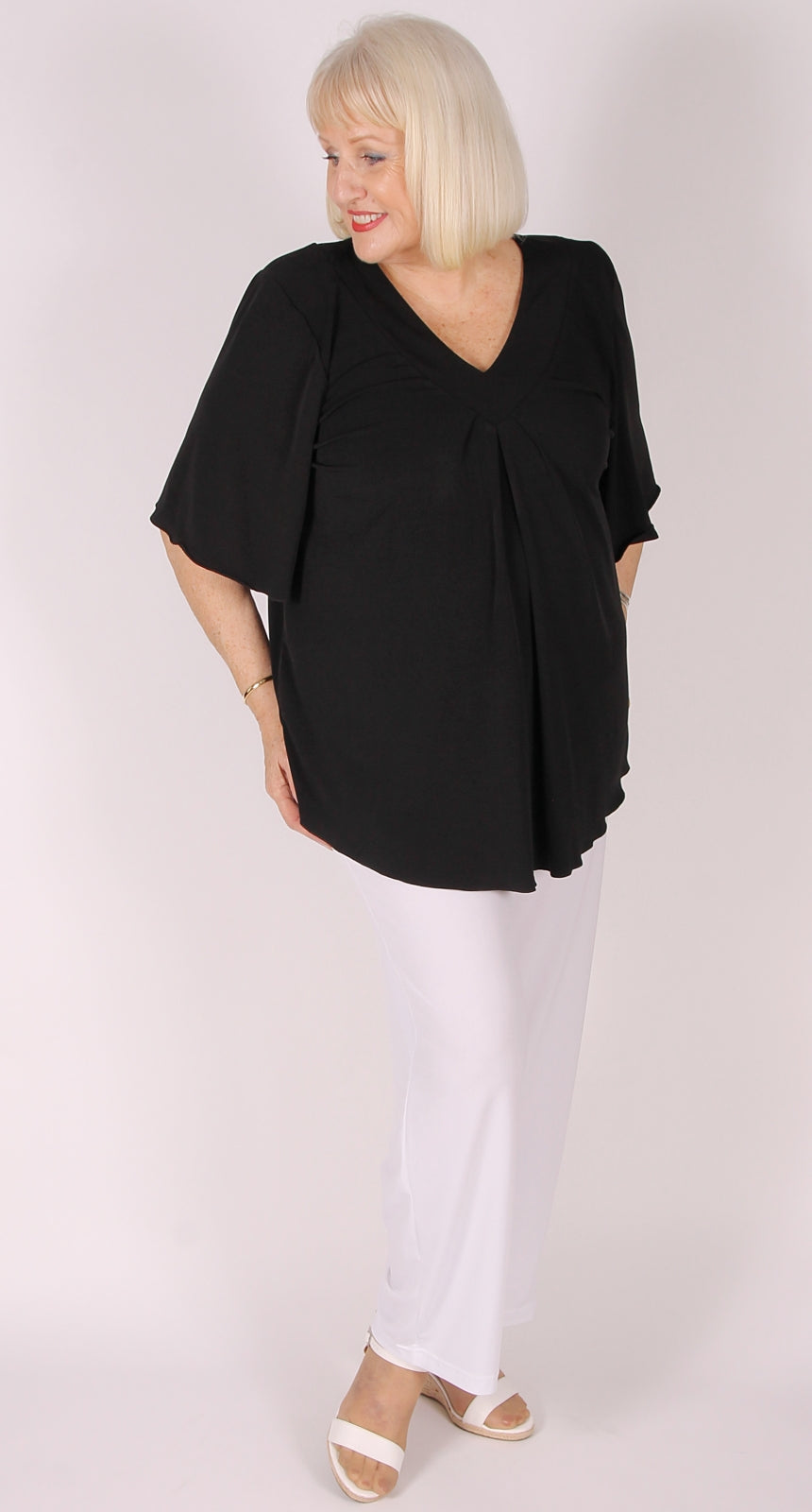 Bella V-Neck Top Essential Black